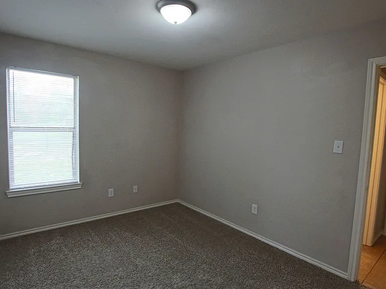 Coming Soon! 3 Bed 2 Bath 1 Car Duplex- Lindale Isd! — Photo 11