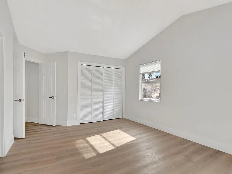 21391 Millbrook Ct — Photo 30