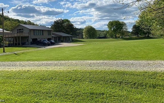2nd image of 107 Twin Lakes Dr