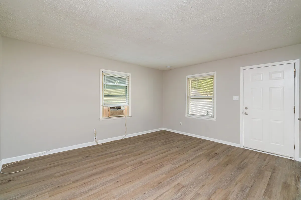 Building Photo - 5608 Jacksboro Pike #2