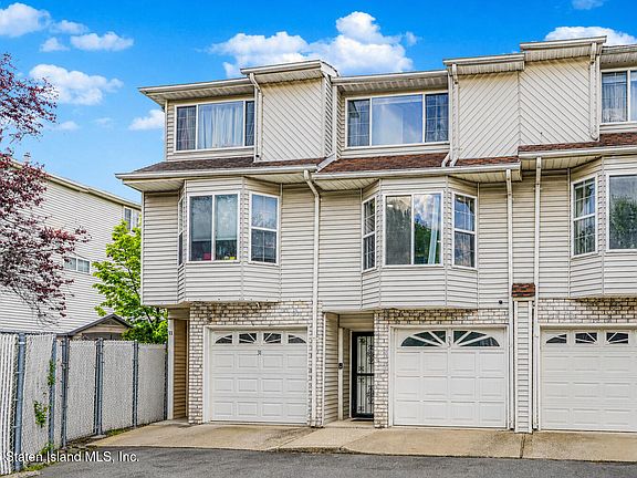 2nd image of 33 Linda Ln