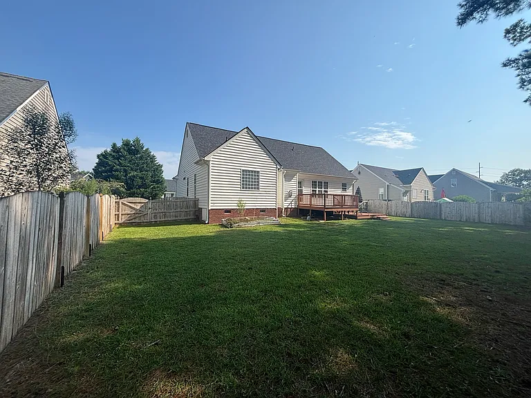 2037 Cherrytree Ln — Photo 15