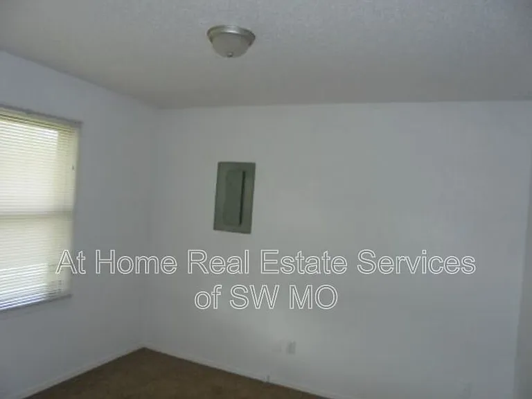 3410 W Maple Dr — Photo 8