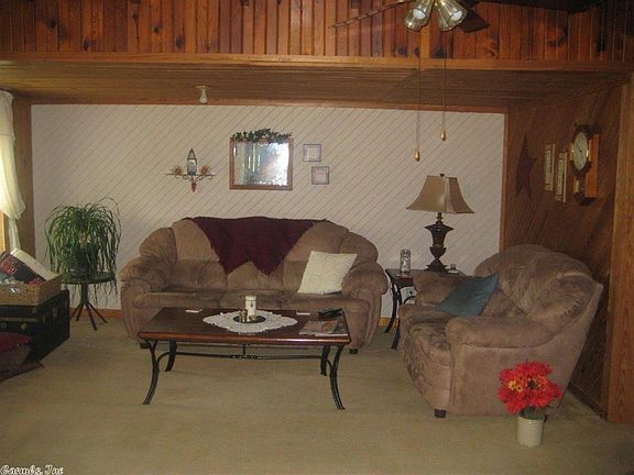 5th image of 615 Dewey Ave