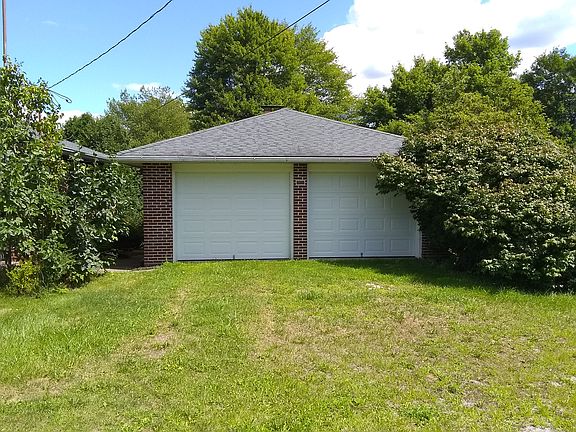 Detached garage...28'x25'