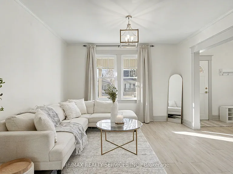 39 Fielden Ave — Photo 11