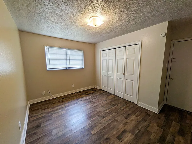 893-905 Campus St — Photo 29