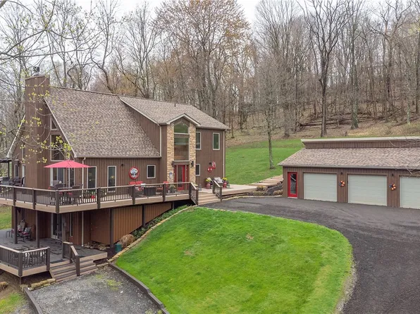 200 Whitetail Wood Ln, Washington, PA 15301