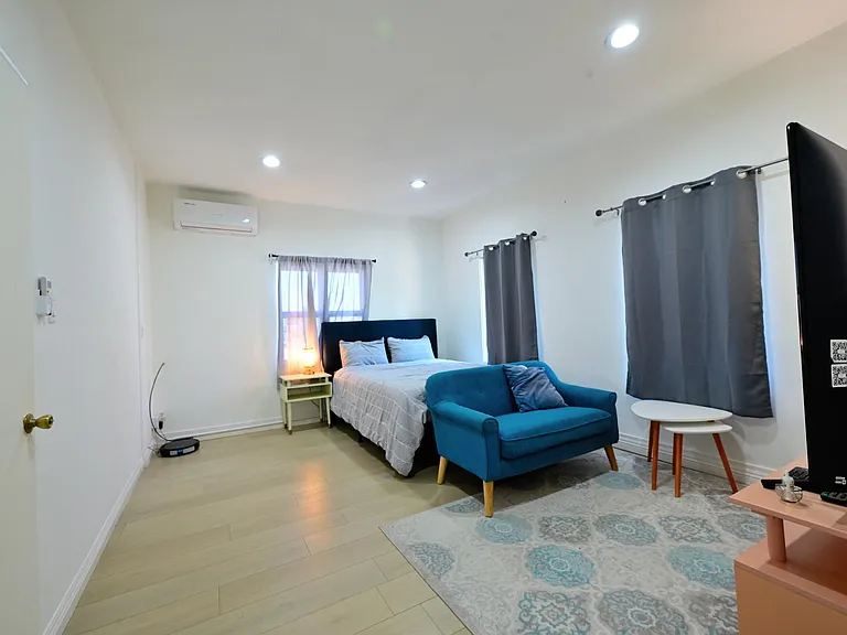 Spacious bedroom with queen sized bed and mattress, cute sofa, 65" 4k TV and wifi included