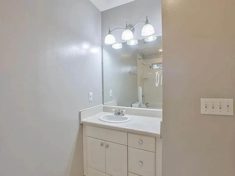 2093 Greenwood Dr — Photo 23