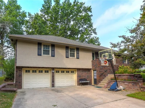 18011 E Dakota Dr, Independence, MO 64056