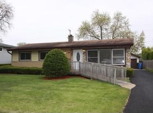 703 Eastman Dr, Mount Prospect, IL 60056