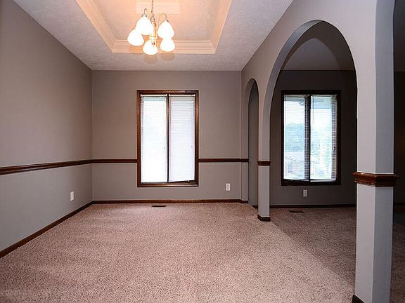 3rd image of 1606 Peterson Dr