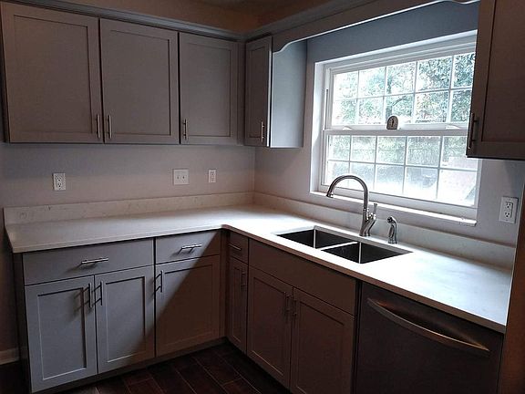 3rd image of 353 Illinois Ave