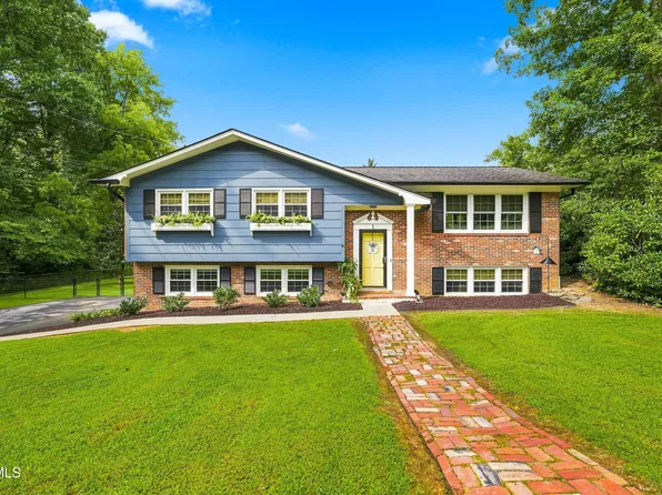 1 Oglewood Ct, Johnson City, TN 37604