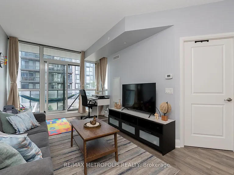 15 Zorra St #503 — Photo 6