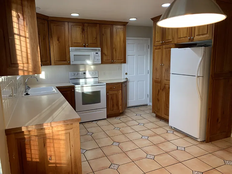 550 E 250 N — Photo 19