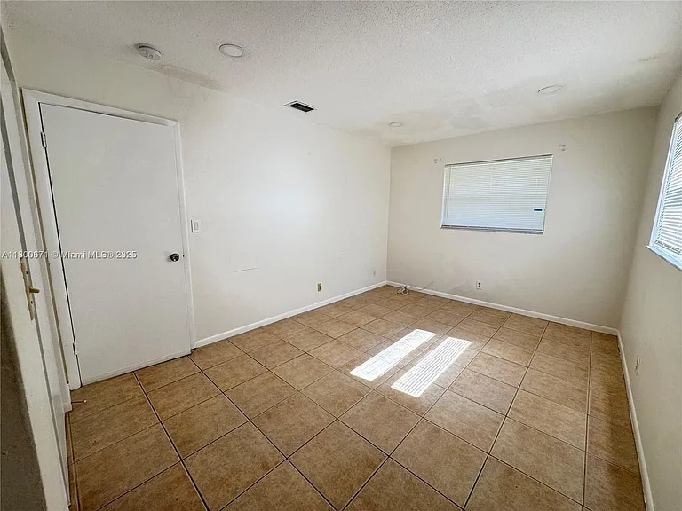 606 SW 5th Ave #606 — Photo 7