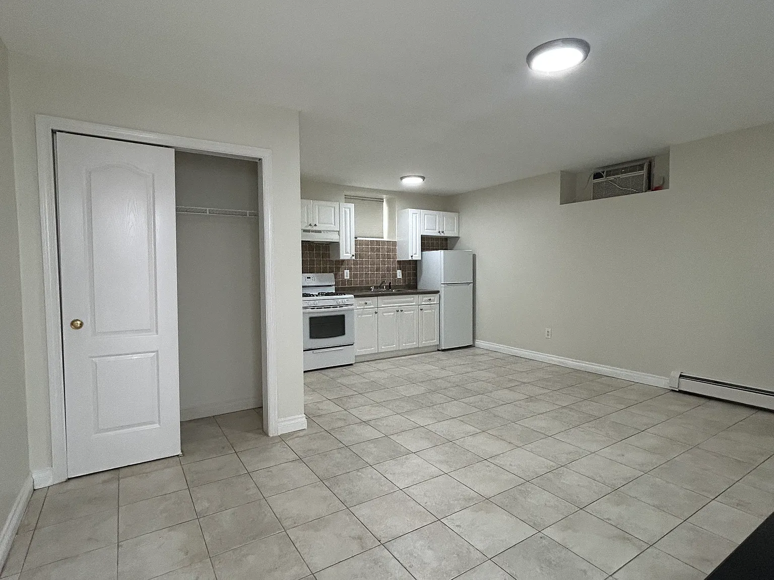 Studio, 400 sqft, $1,300 — Photo 1
