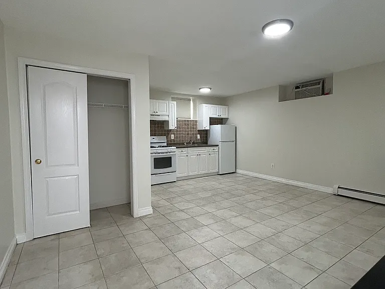 187 Mosely Ave #2 — Photo 1