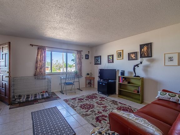 2nd image of 1013 Calle Vianson
