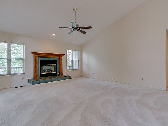4th image of 31 Cambria Dr
