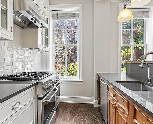 4th image of 298 Hicks St