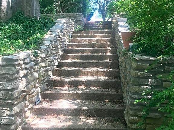2nd image of 5033 Brooks Dr