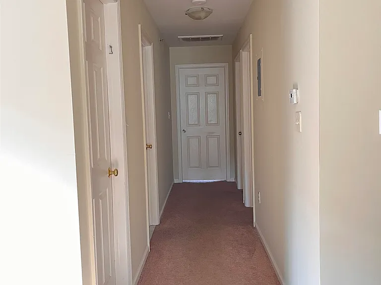 19 Halleck St — Photo 4