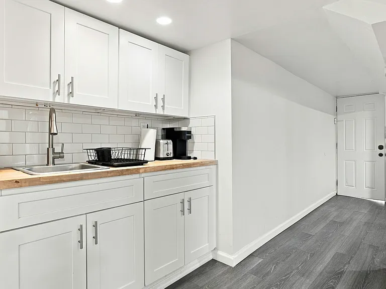195 Sylvan Ave #1B — Photo 5