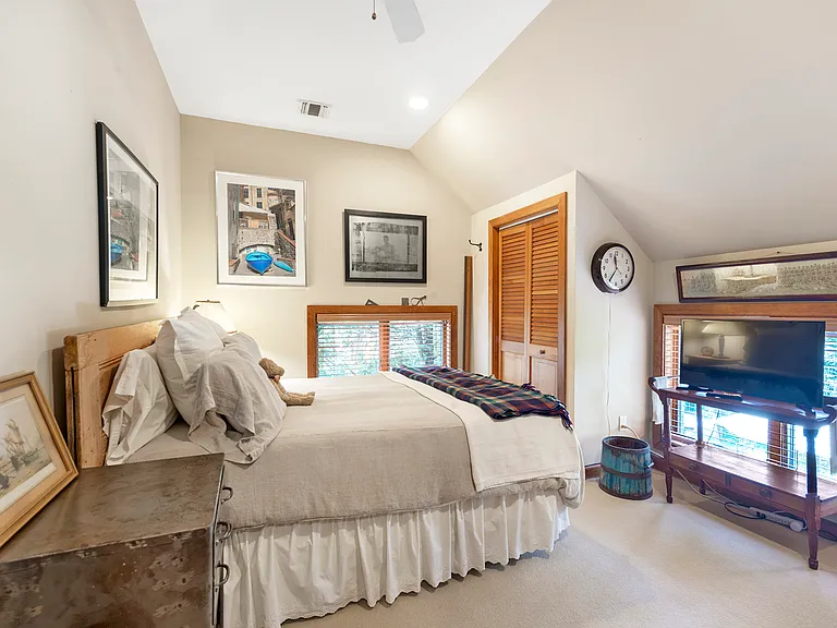 52 Manor Ln S — Photo 17