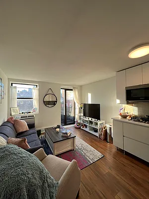 Rented by SERHANT. | media 35