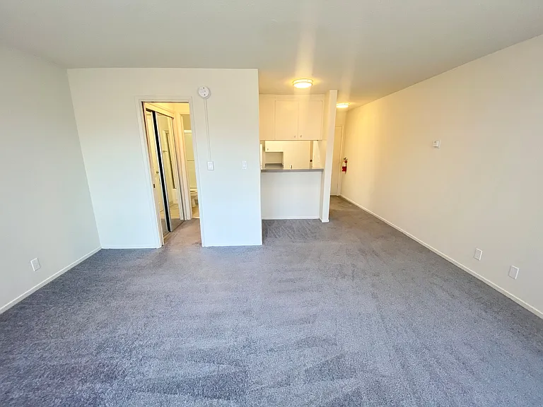The Colegrove Apartments — Photo 11