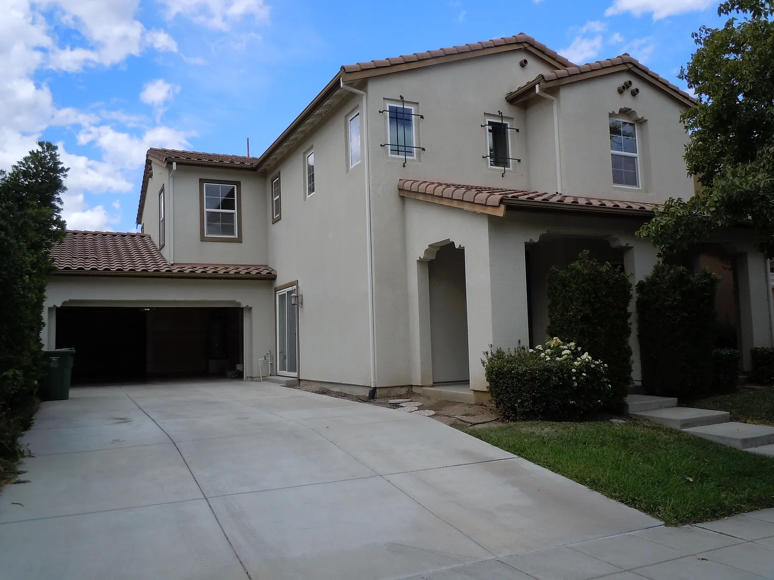 5 bed, 2808 sqft, $3,300 — Photo 1