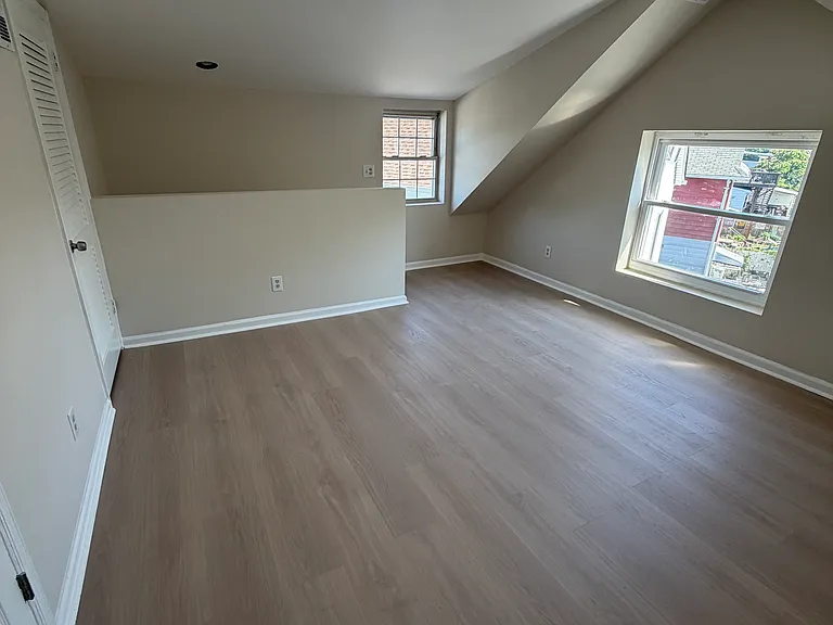 9 Hobart Pl #6 — Photo 4
