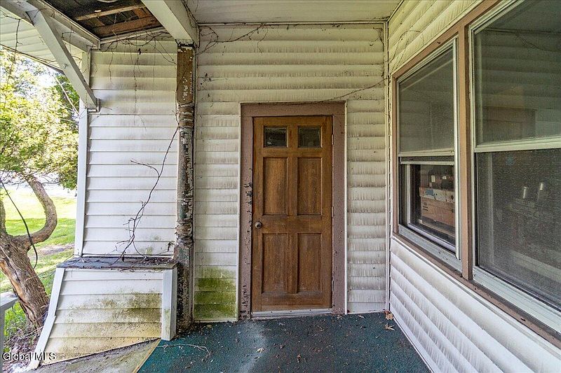 4th image of 1136 River Road