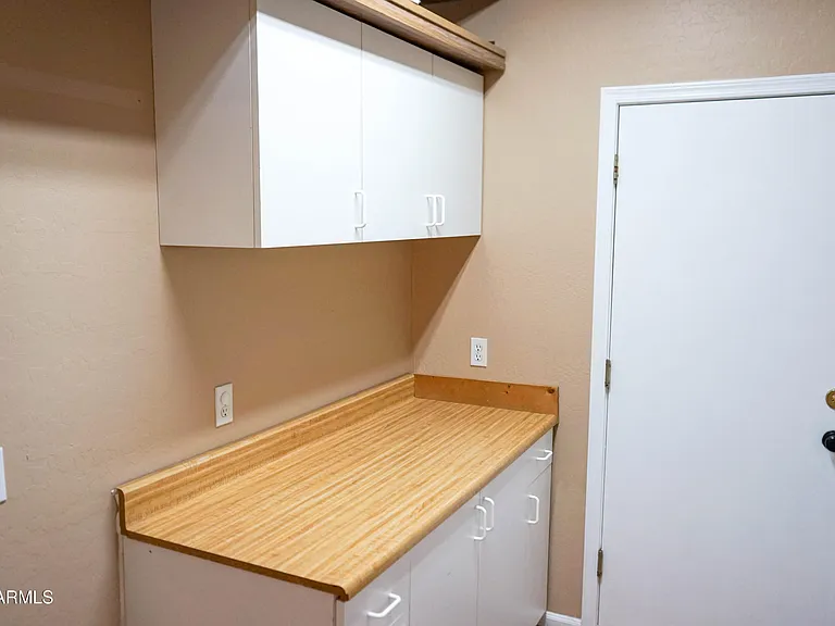 541 N Danielson Way — Photo 33