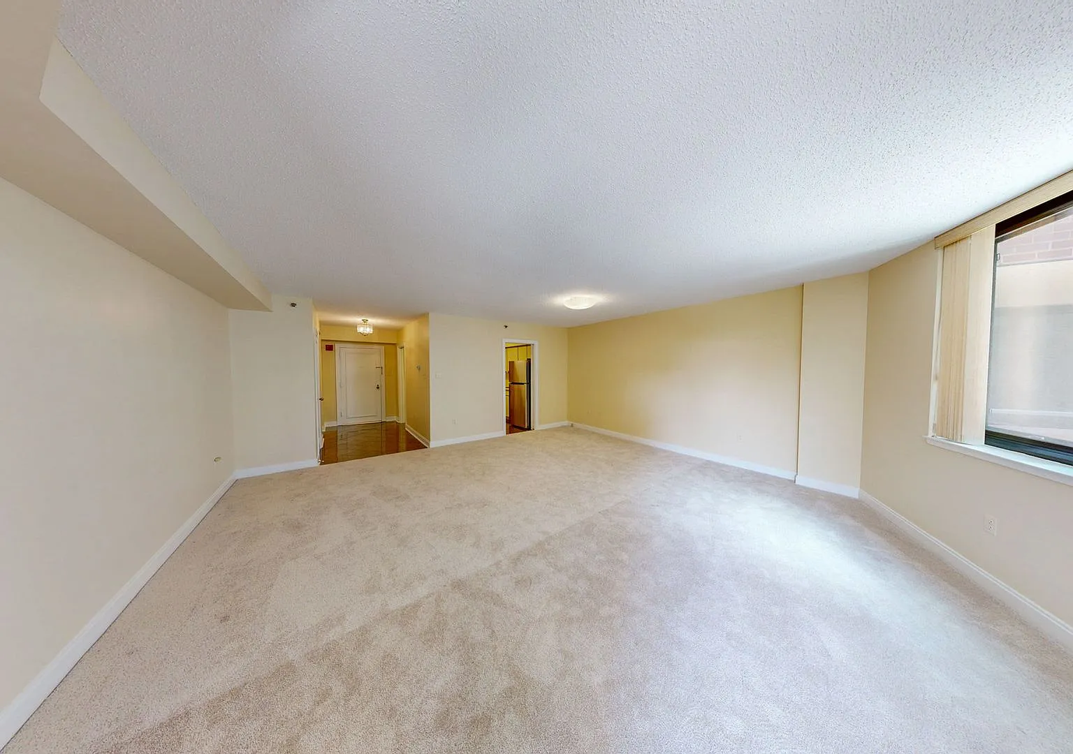 Nice One Bed + One Bath in Luxury Secure Doorman Bldg — Photo 4