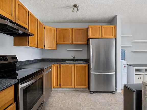 4th image of 122 N Bird Cres