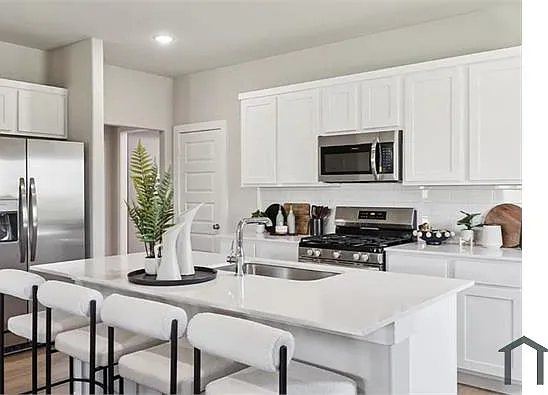 5 bed, 2268 sqft, $3,400 — Photo 4