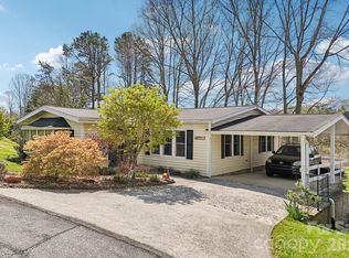 200 Cranbrook Cir, Hendersonville, NC 28792