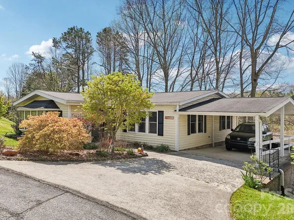 200 Cranbrook Cir, Hendersonville, NC 28792