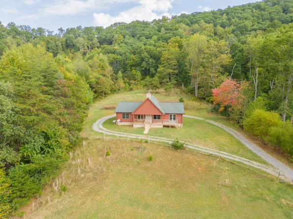 3388 Saunders Rd, Vinton, VA 24179