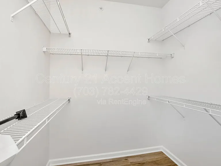 24676 Hutchinson Farm Dr — Photo 20