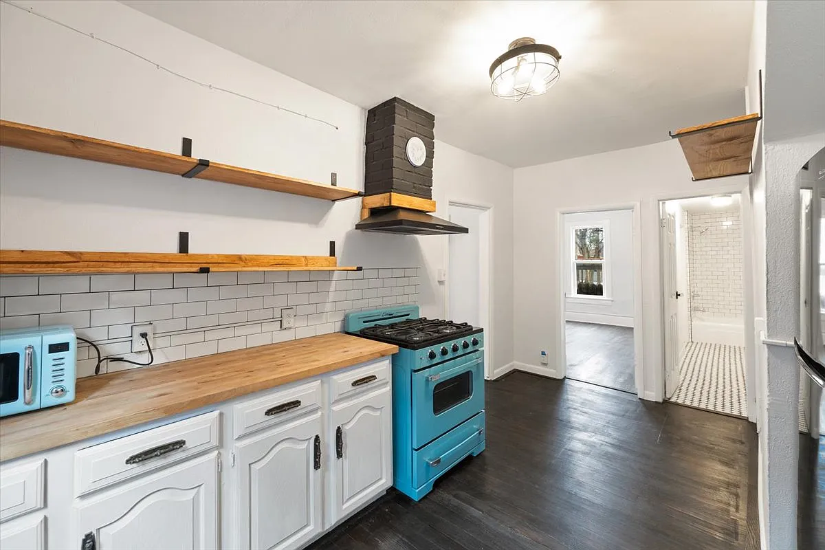 125R Ruxton Ave — Photo 1