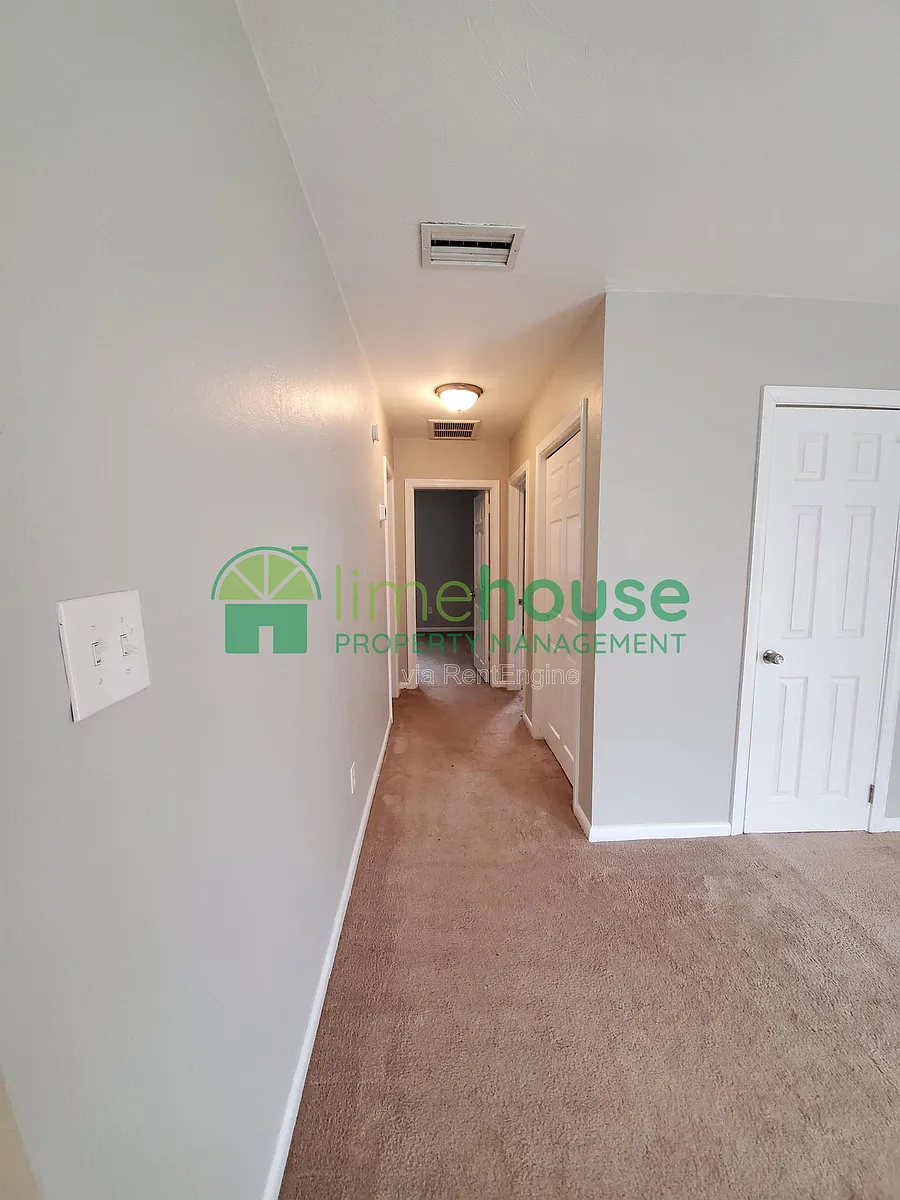 Building Photo - 2421 Arkansas Ave #A