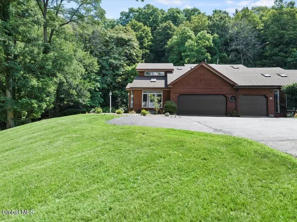 17 Lillian Lane, Troy, NY 12180