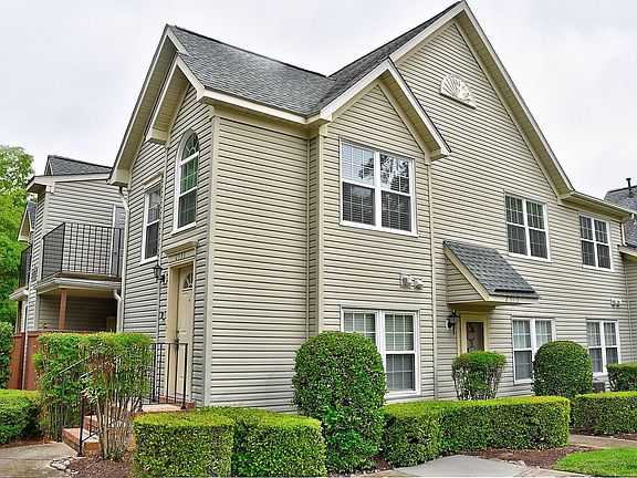 2nd image of 2393 London Pointe Dr