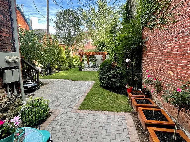 245 Georgia St — Photo 11