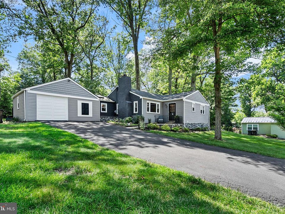 1st image of 305 Irish Rd